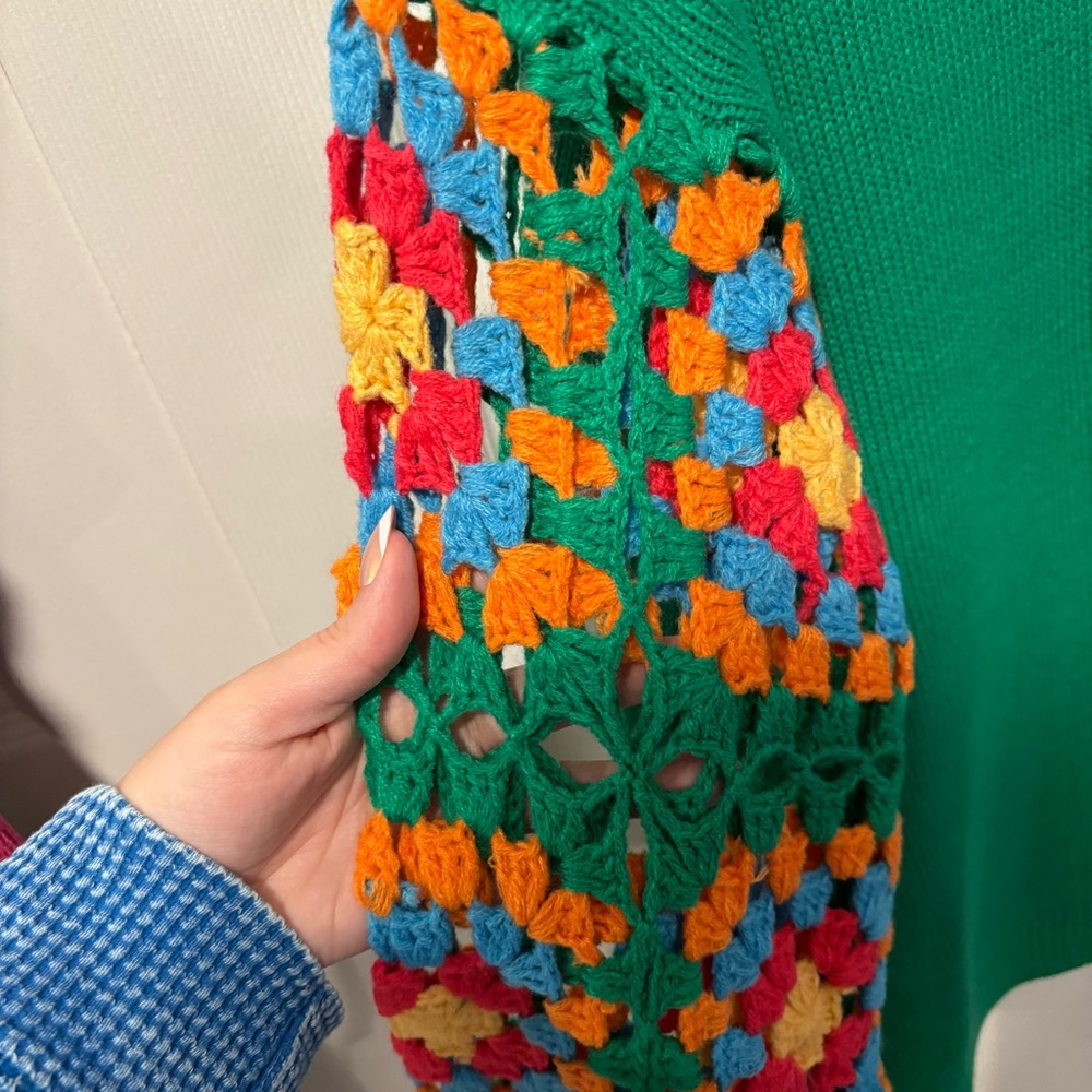 Chic Soul Green Sweater with Colorful Sleeves - Picture 5 of 6